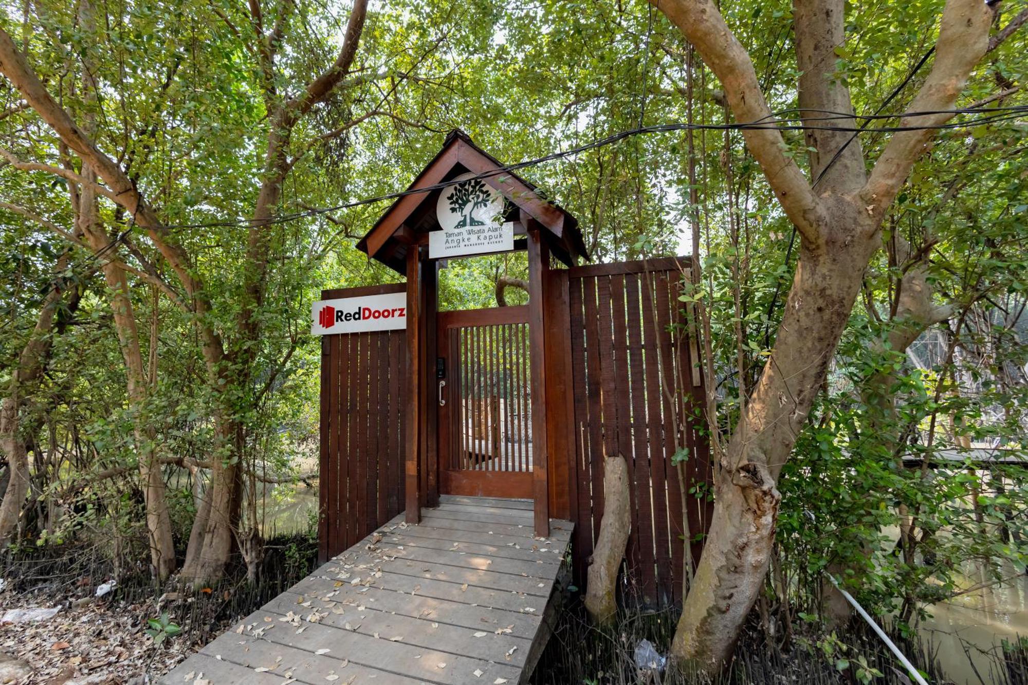 Reddoorz Resort @ Taman Wisata Mangrove Jakarta Ngoại thất bức ảnh